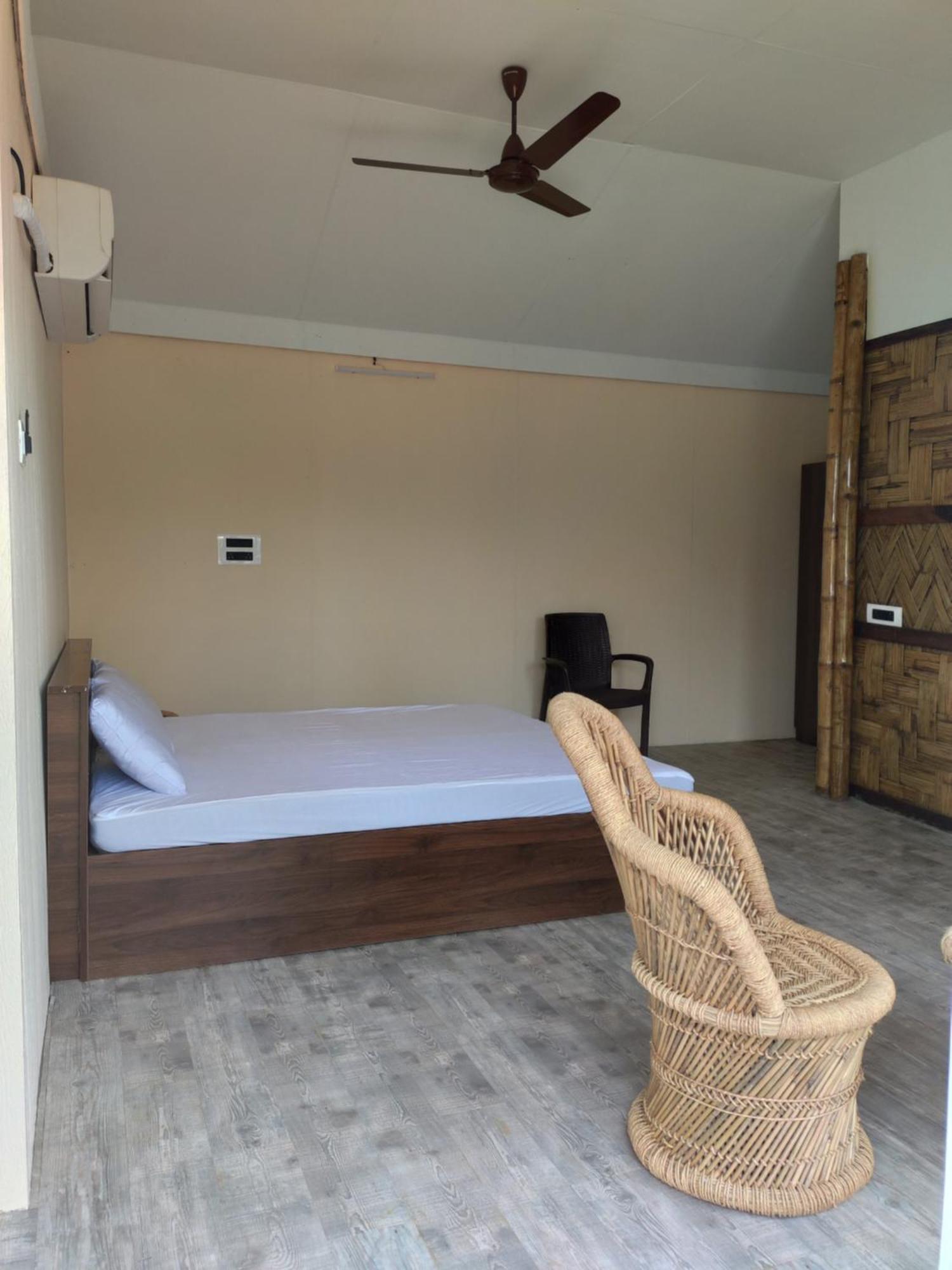 Chivarin Resorts Mālvan Cameră foto